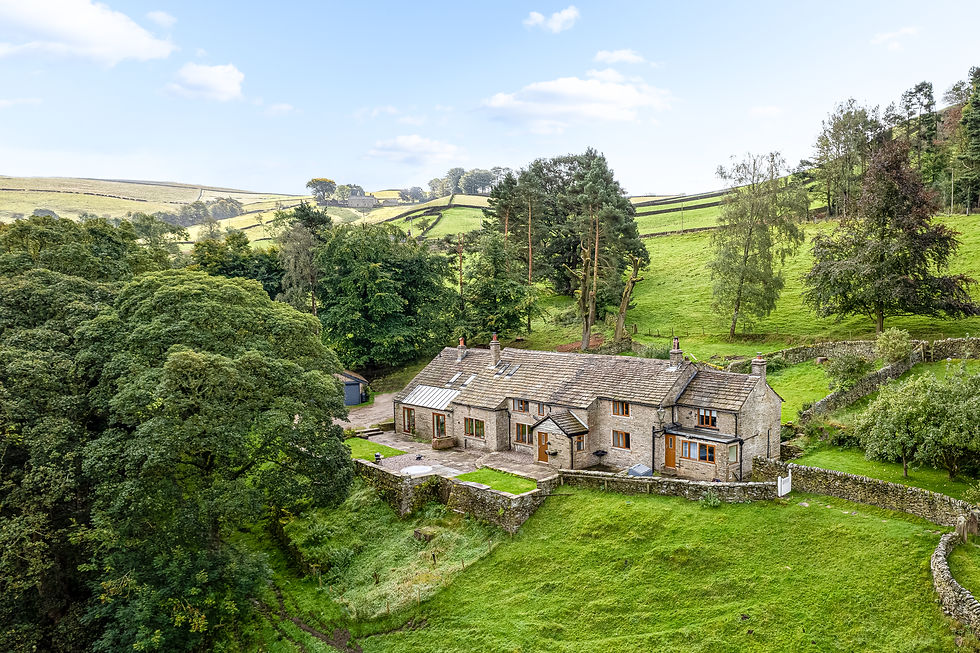 BERRISTALL Farm is located in the middle of the Peak district National Park - Stunning Location!