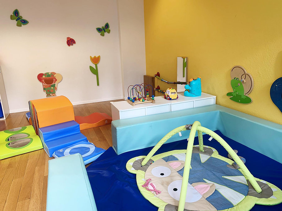 Babyraum Krabbellandschaft KITA Little Frogs Zürich-Seefeld