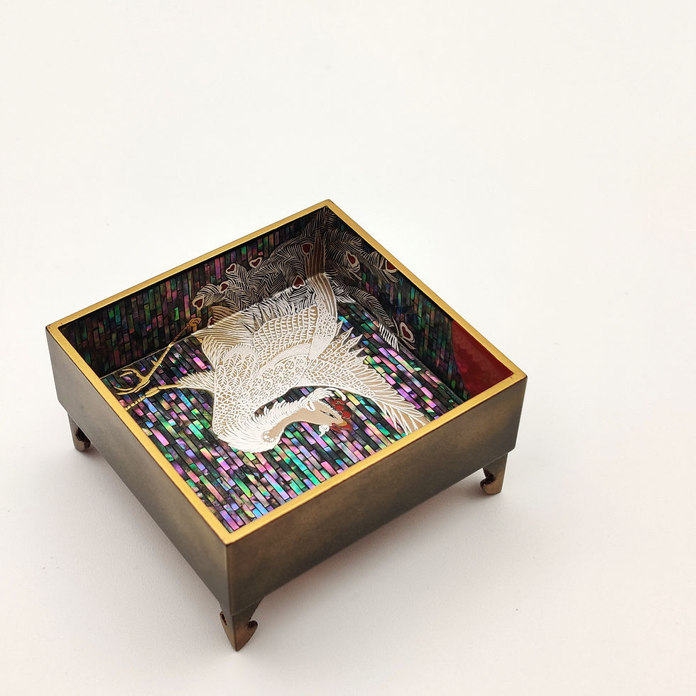 Thumbnail: Go board-shaped Lidded Box with Maki-e of Phoenix