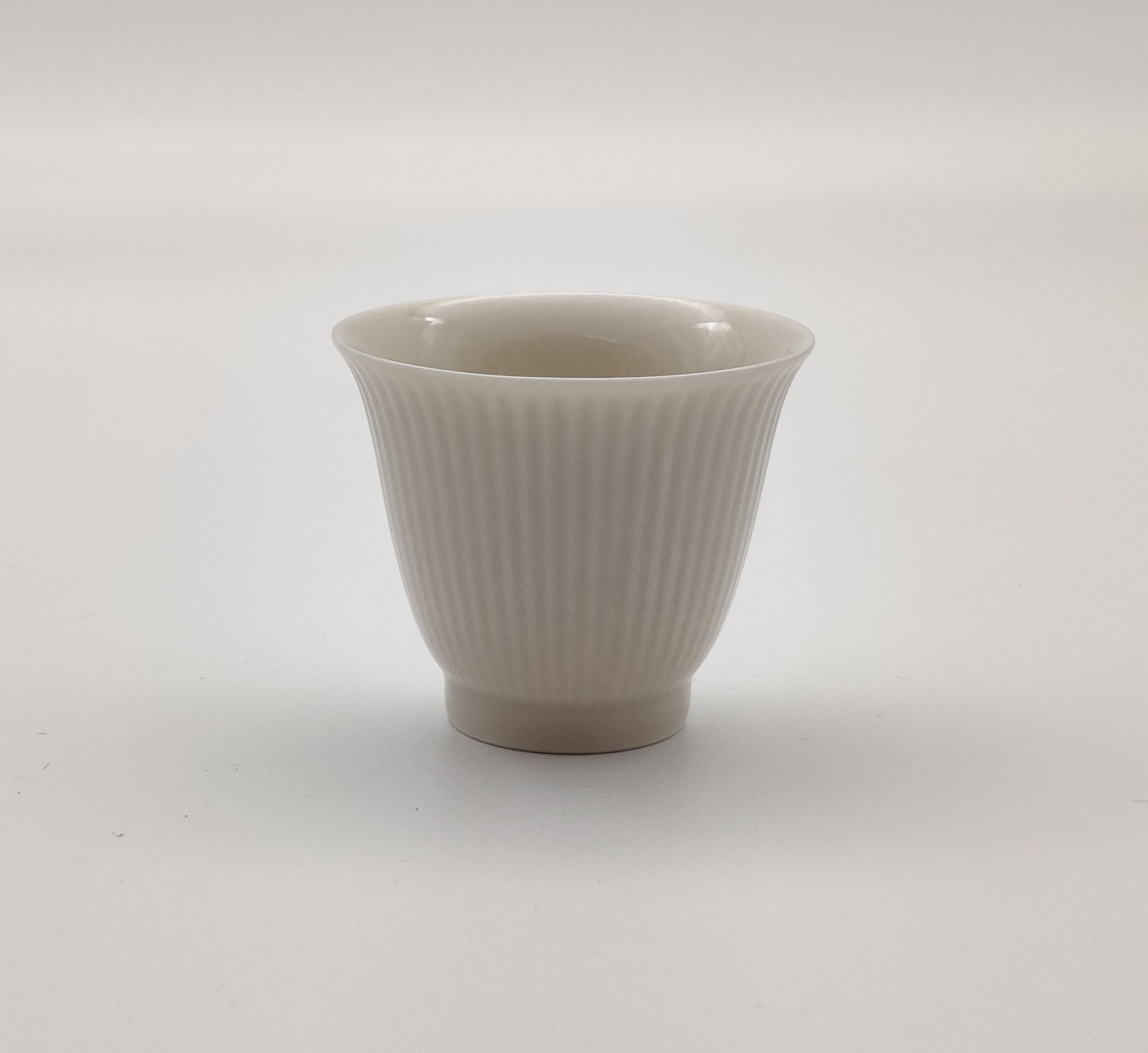 Dehua Porcelain Ash-glazed Teacup with Stripe Pattern