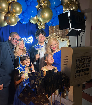 graduation-photo-booth-los-angeles-school-family-pwp.jpg