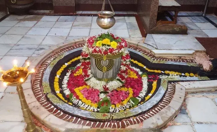 Vaidyanath Jyotirlinga, a sacred form of Lord Shiva associated with healing, divine blessings, devotion, spiritual well-being, and traditional Hindu worship.