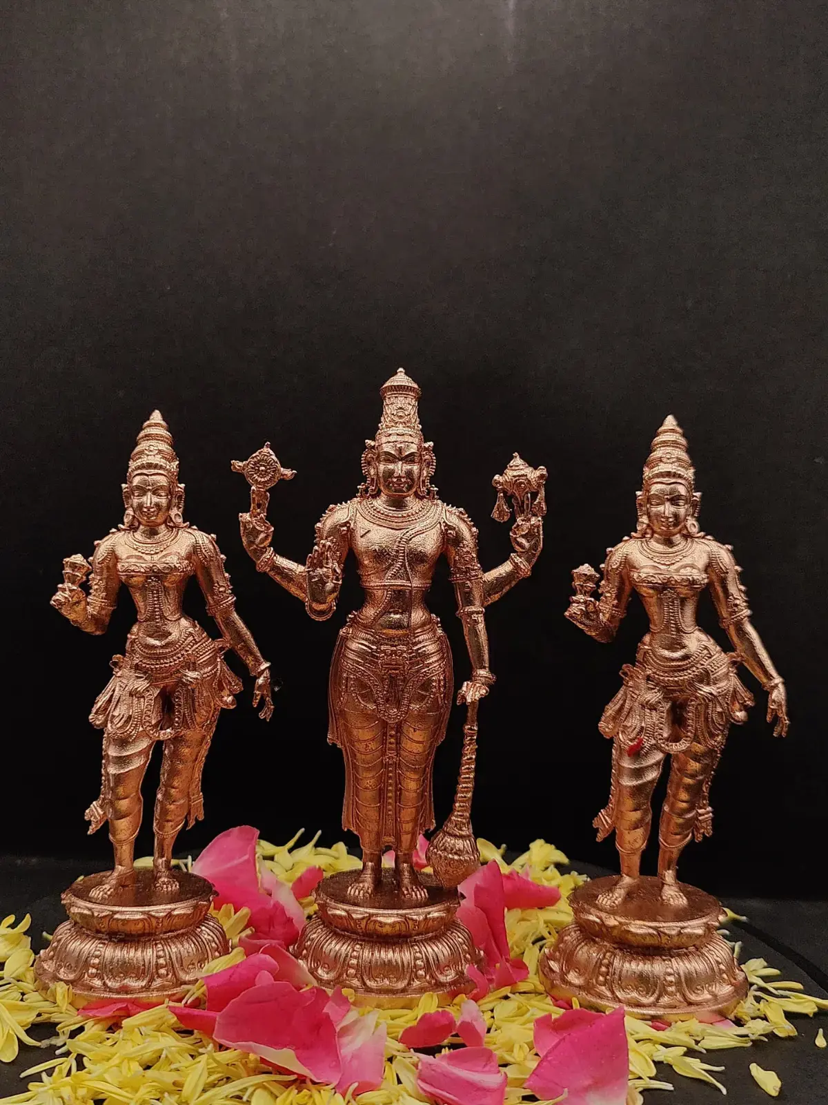 Bronze Varadharaja Perumal Idol – Lord Vishnu Statue for Prosperity, Blessings and Home Temple Worship