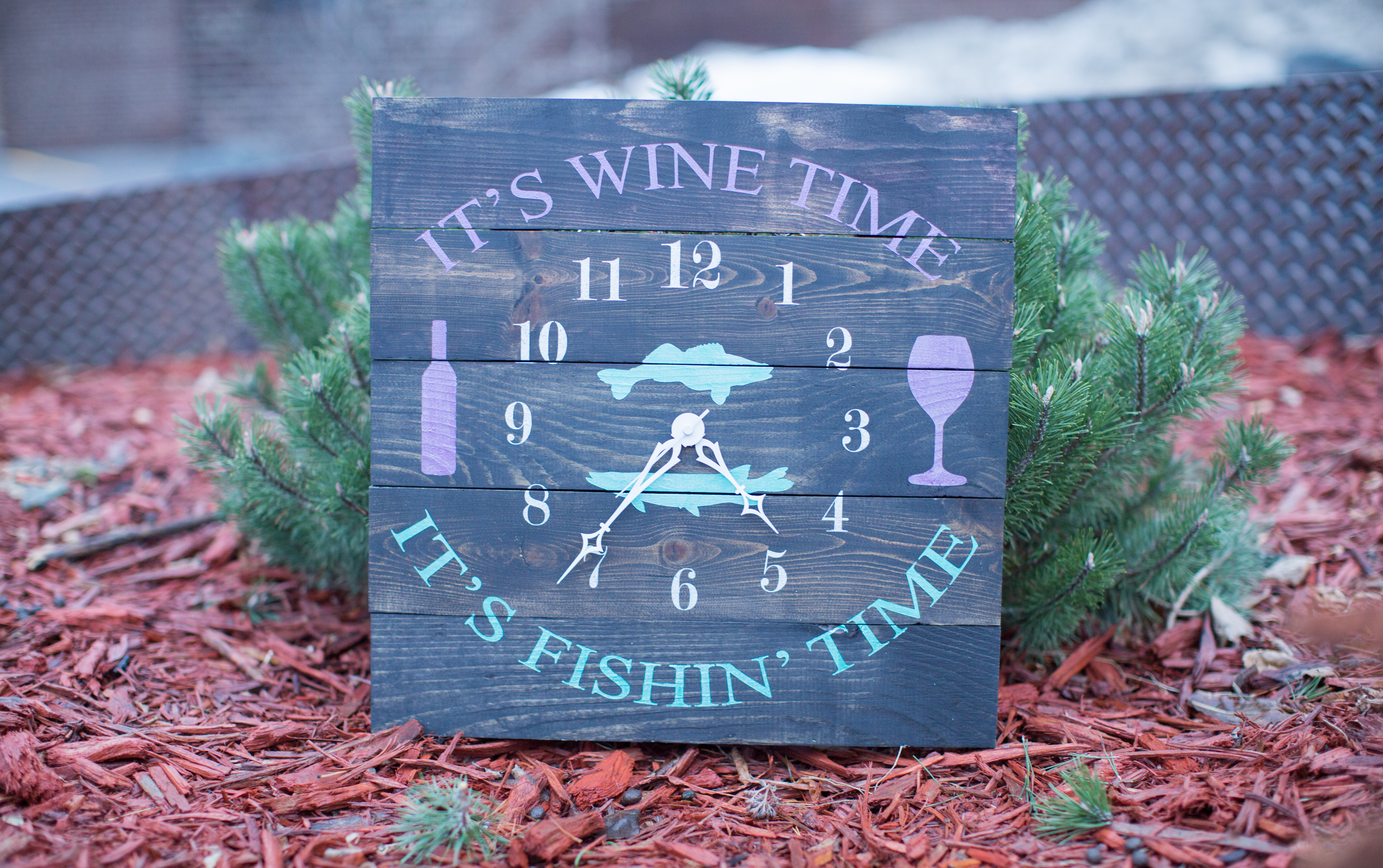 Wine Fishin Clock