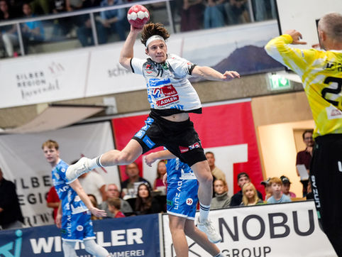 Aufholjagd ohne Punkte: Adler unterliegen im Westderby