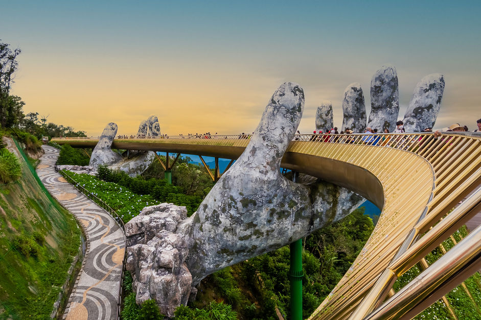 golden-bridge-is-lifted-by-two-giant-hands-tourist-resort-ba-na-hill-da-nang-vietnam-ba-na