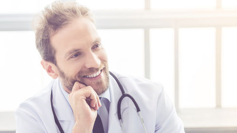 Notre équipe dispose d’équipements de pointe pour la prise en charge des différentes maladies de l’appareil urinaire par des techniques mini invasives. Le robot chirurgical ou les techniques de cœliochirurgie en 3 dimensions de dernière génération 