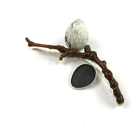 contemporary jewelry, wearable object, eggshells, femme fragile