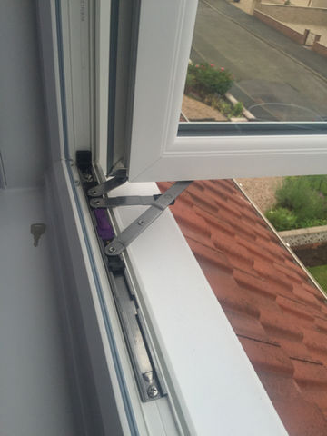easy_clean_hinges.JPG