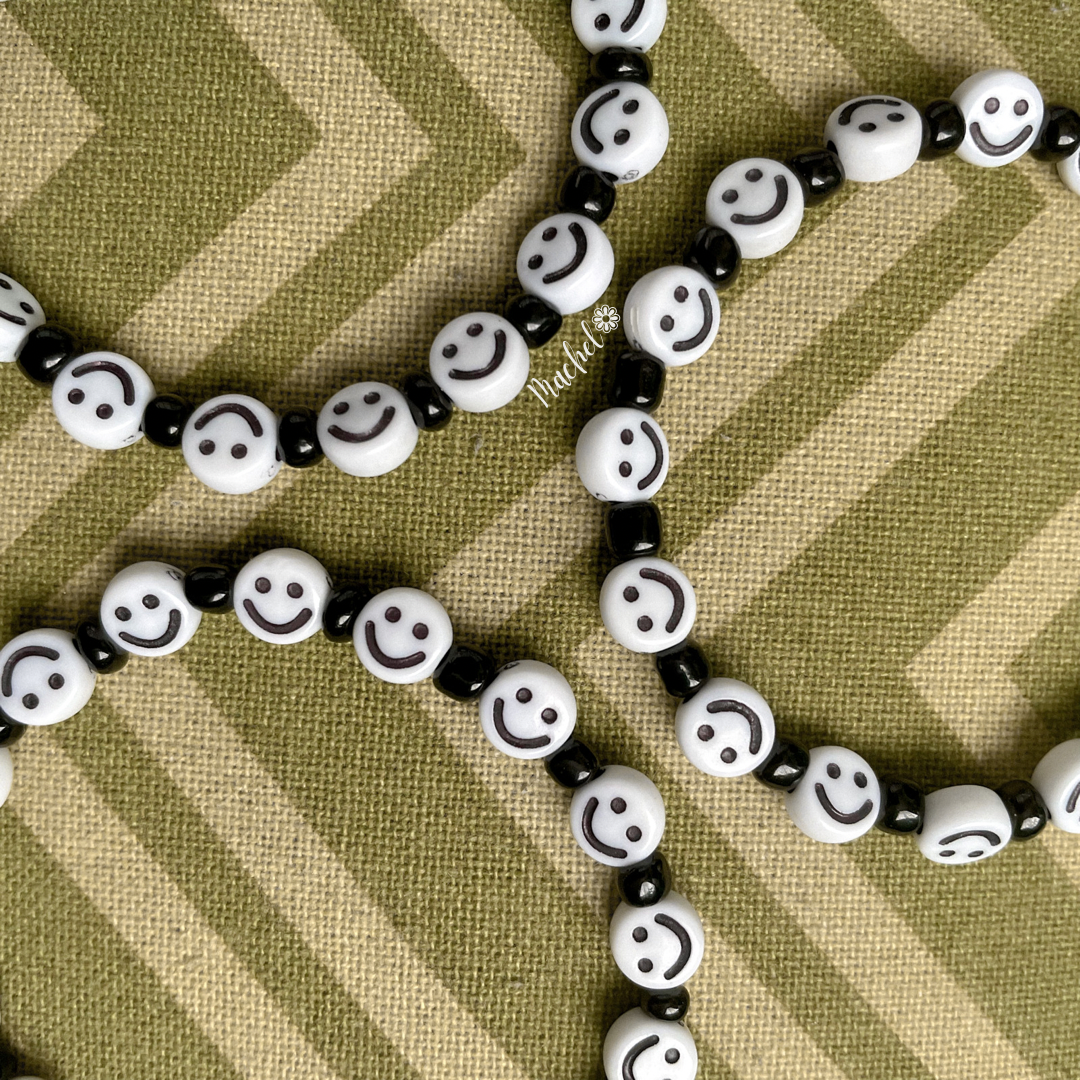 Pulsera white black face