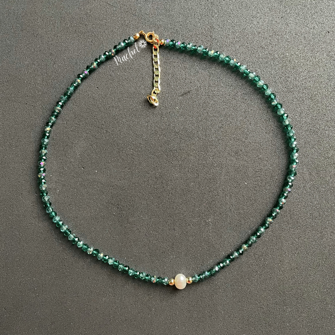 Collar green