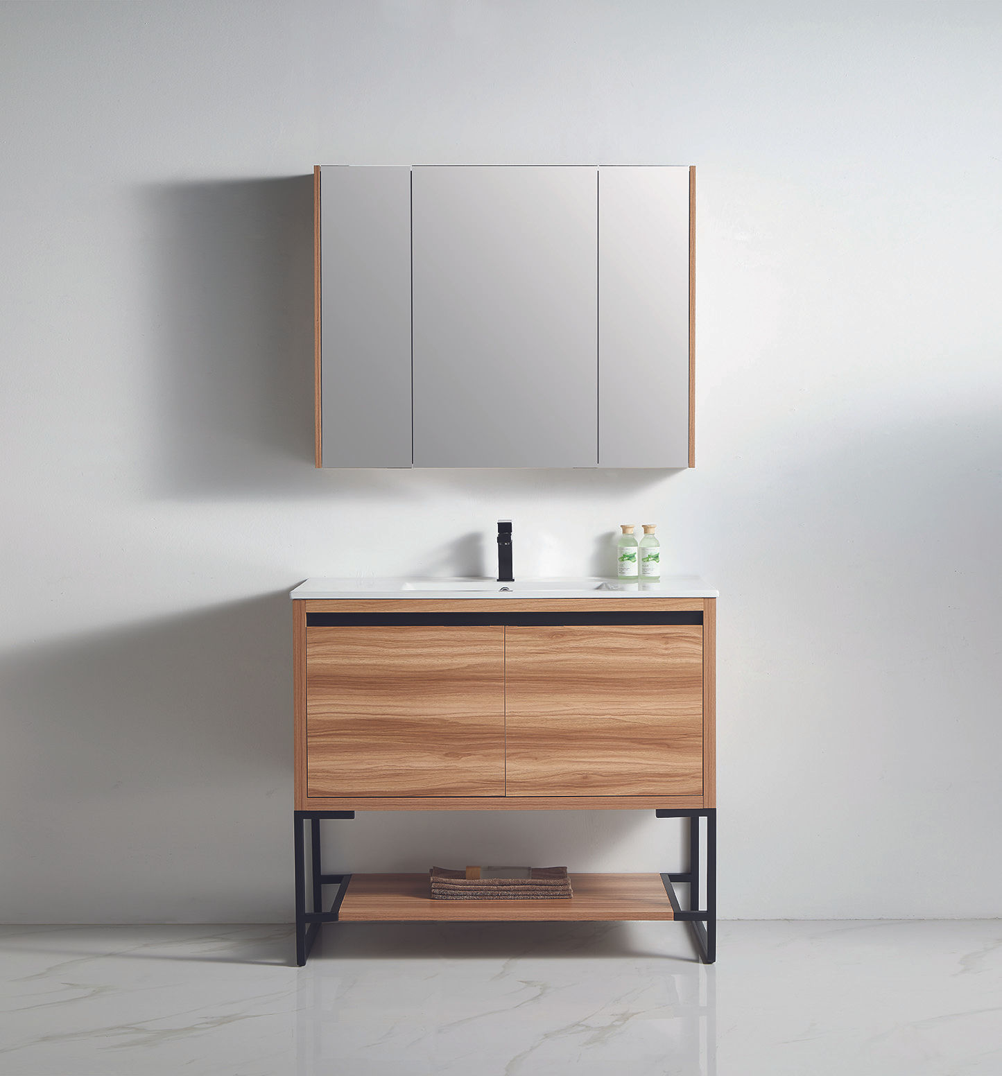 Item: BCB2040 39-1/4″ x D 18″ x H 34-1/4″