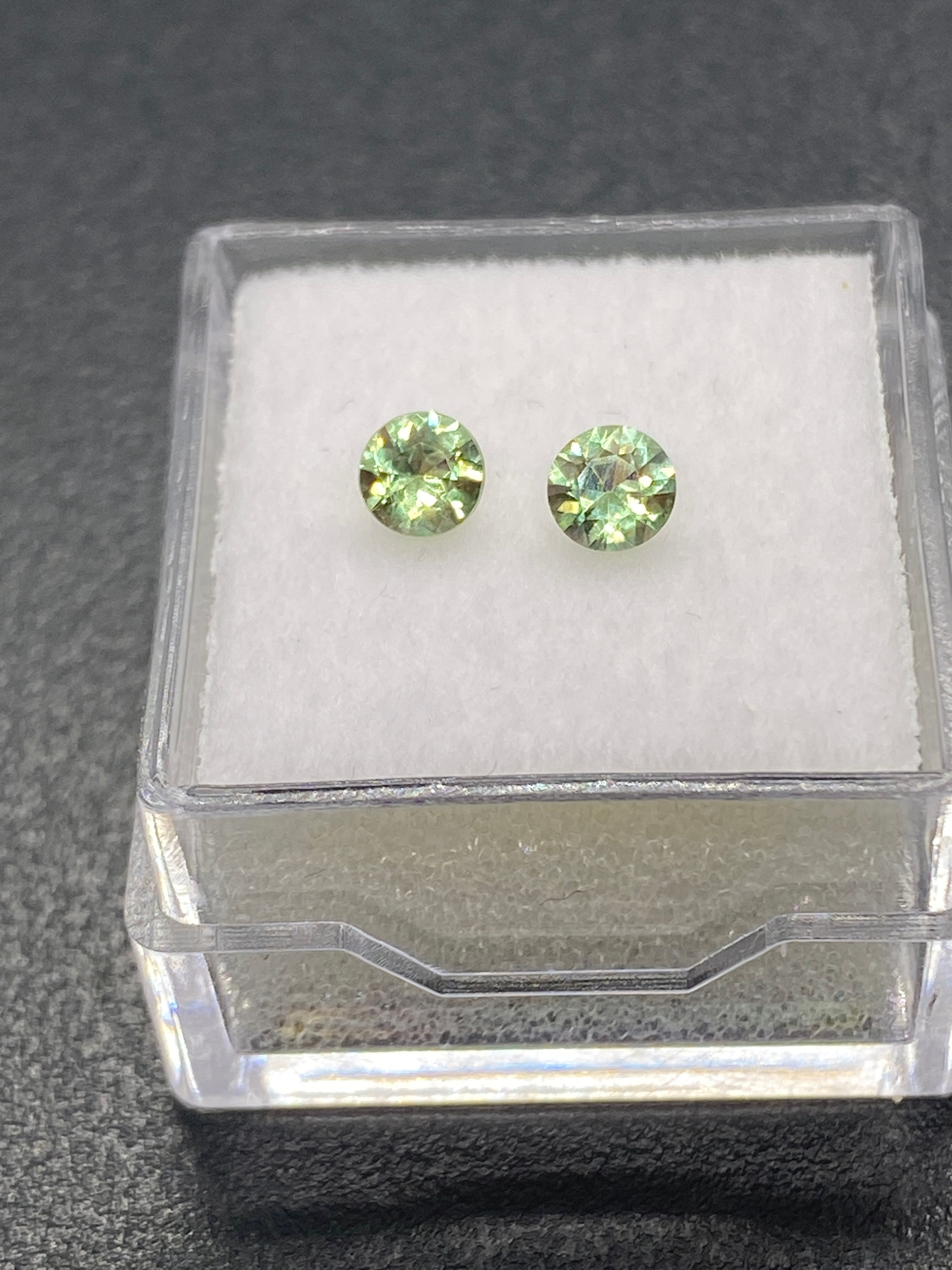 Forest Green Sapphire | Round Pairs | 4.0 mm