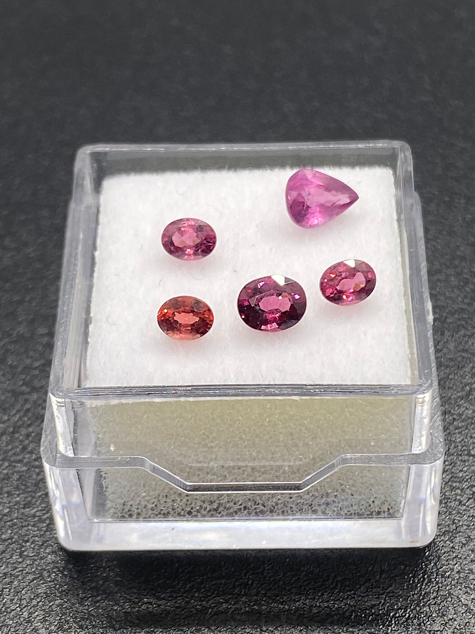 Mahenge Garnet | Oval | Five pieces of 4 - 6 mm