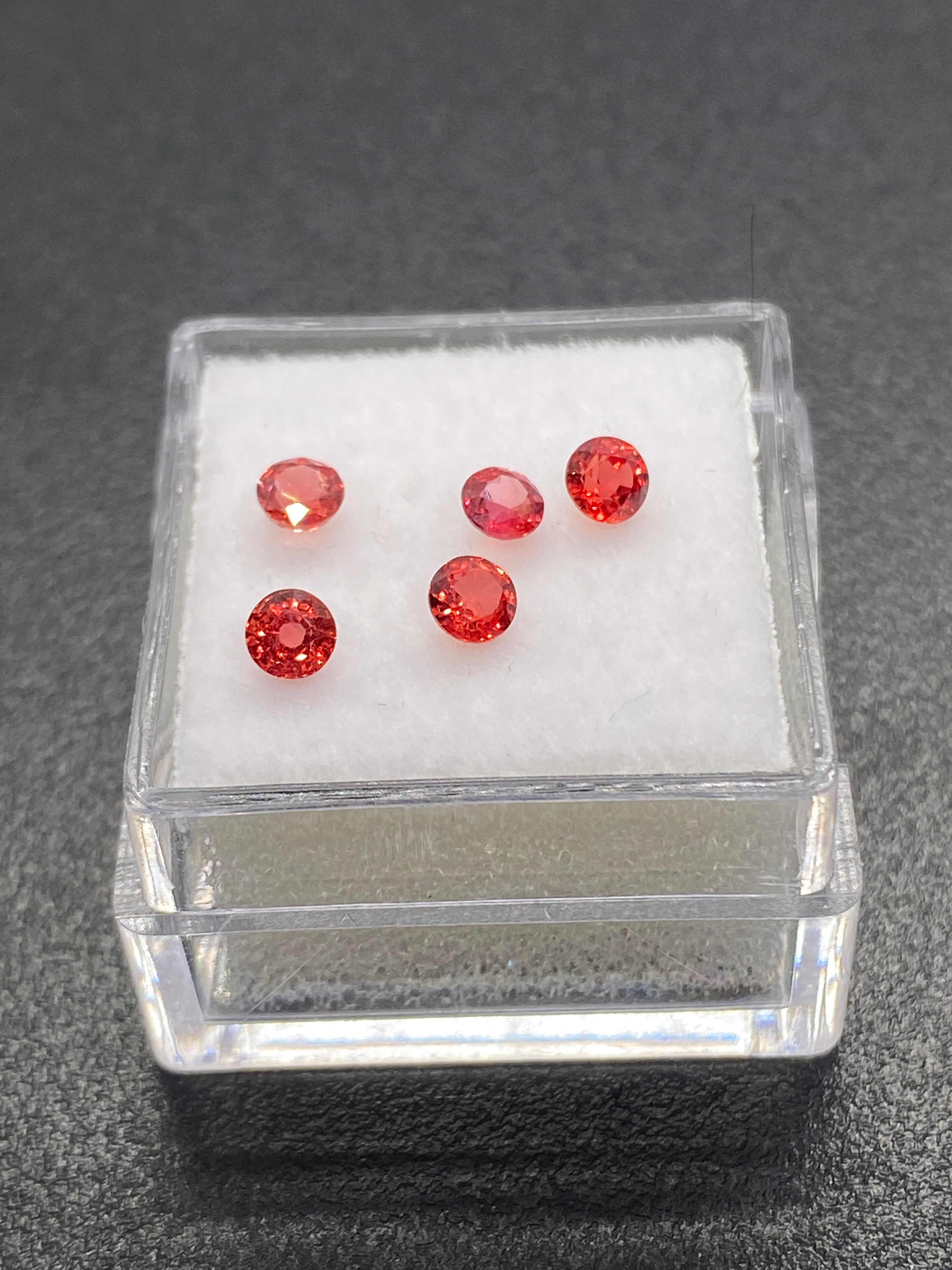 Red Sapphire | Round | One piece of 3.3 mm