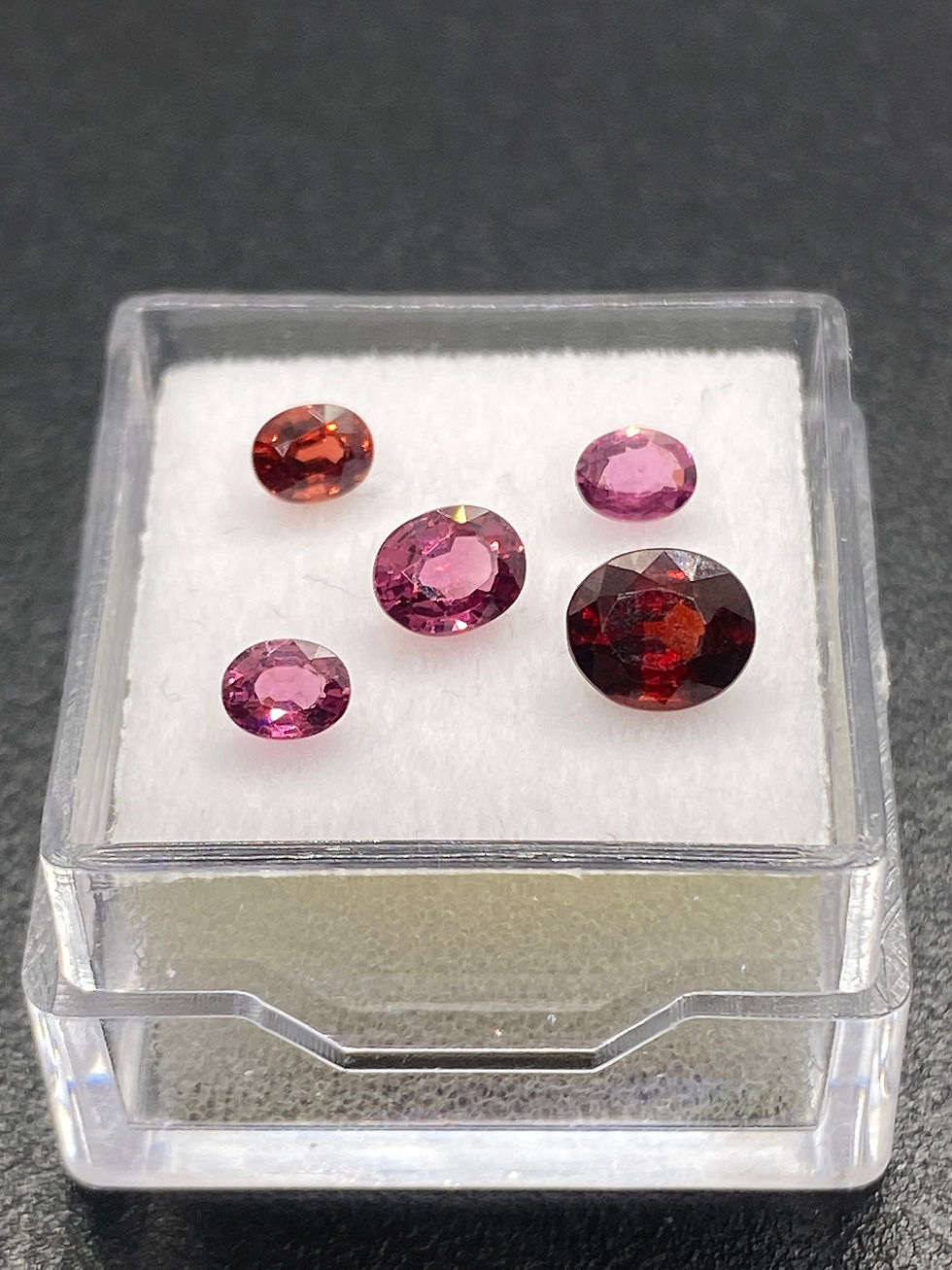 Mahenge Garnet | Oval | Five pieces of 4 - 6 mm
