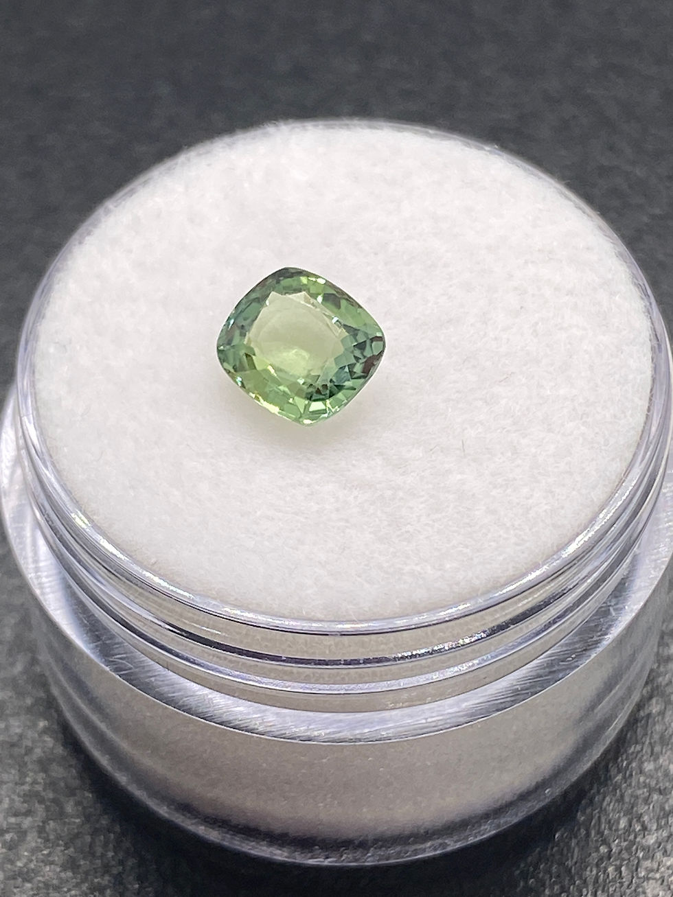 Miniatura: Aust Light Green Sapphire | 1.14ct | 6.3 x 5.7 mm