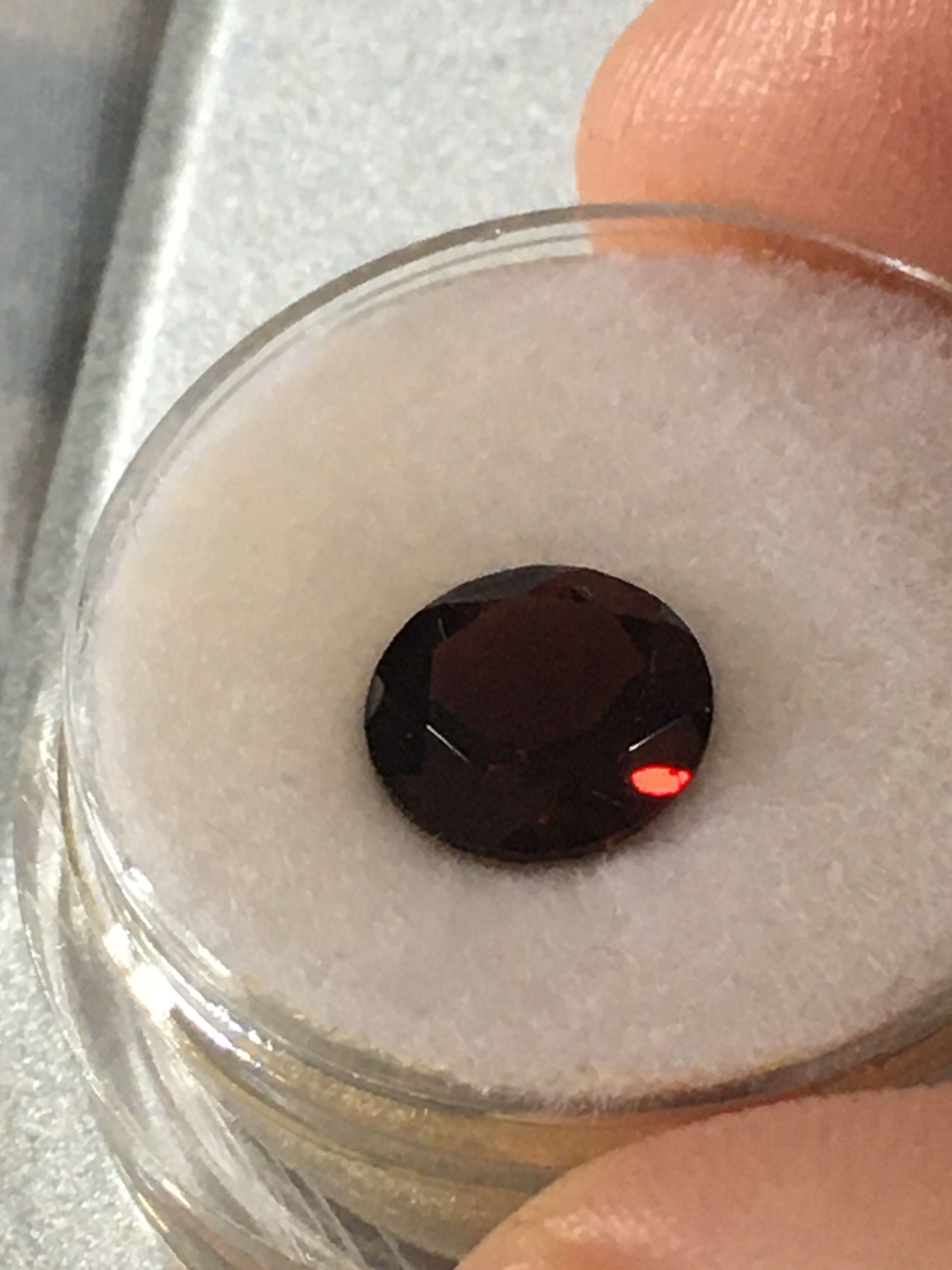 Garnet l 8 mm l very dark red 