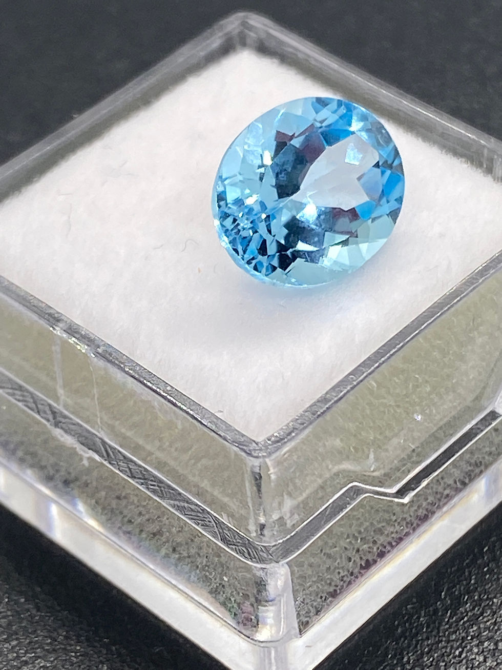 Miniatura: Swiss Blue Topaz | Oval | 11 x 9 mm