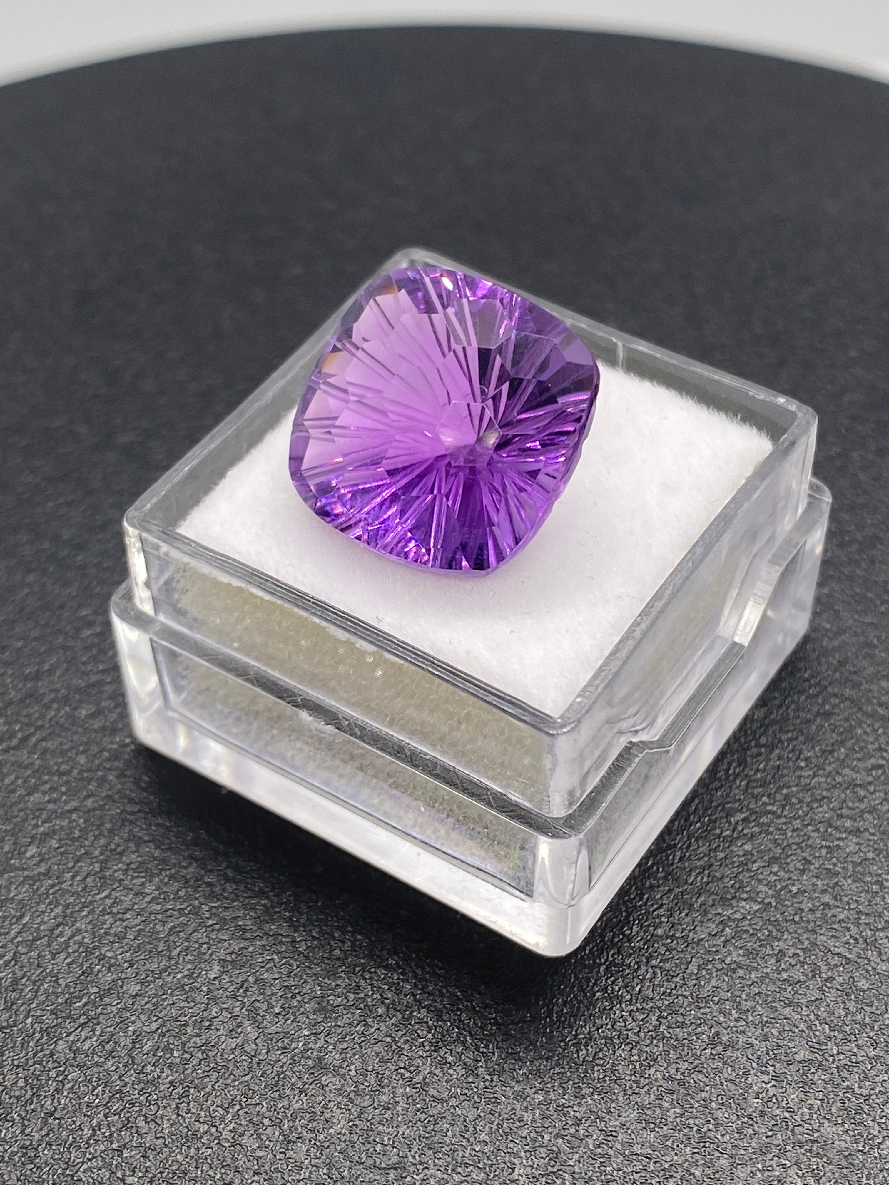 Honeycomb faced Amethyst | Square | 14 mm