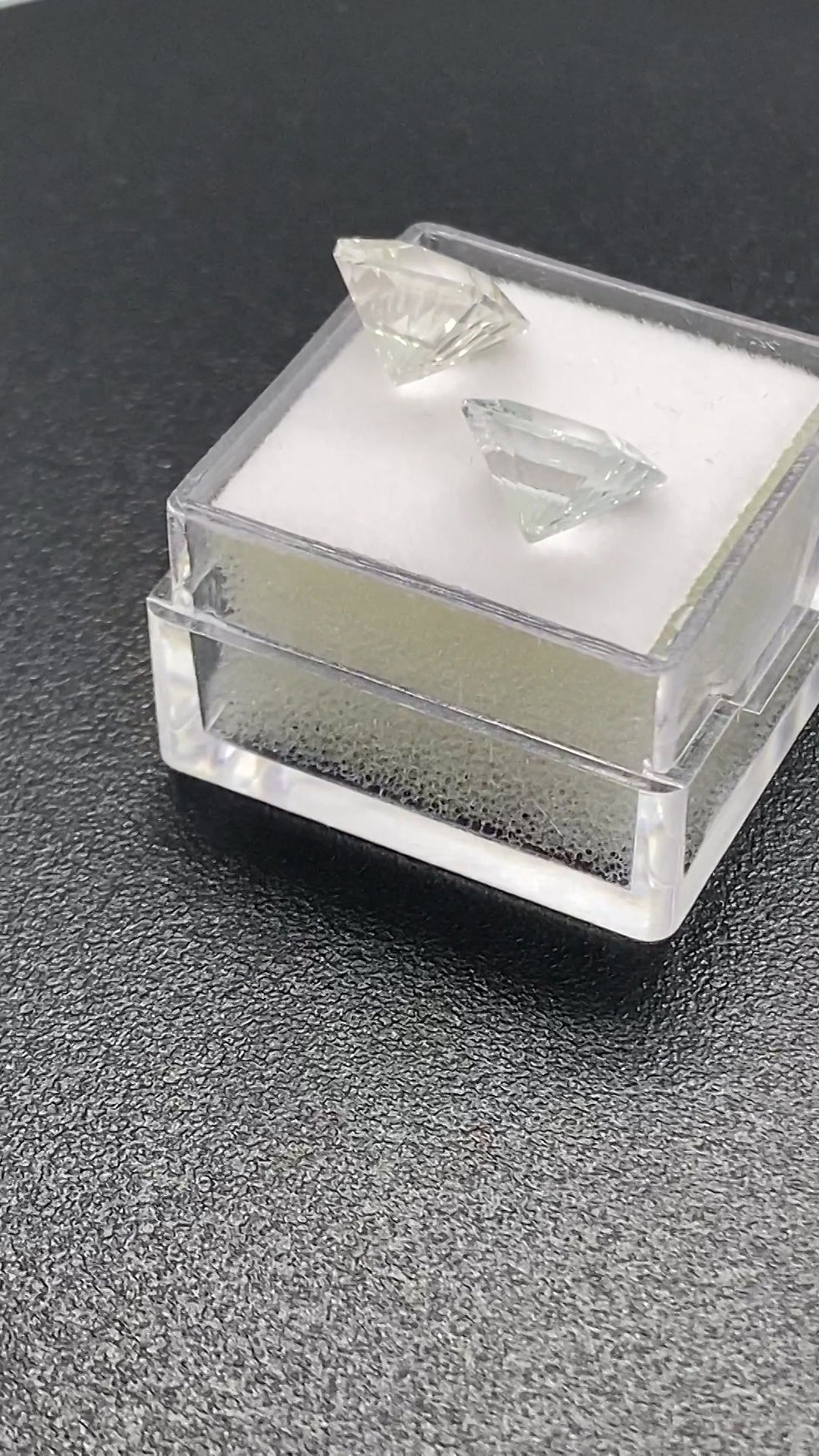 थंबनेल: Custom Cut White Topaz Pair | Square | 9.2 mm