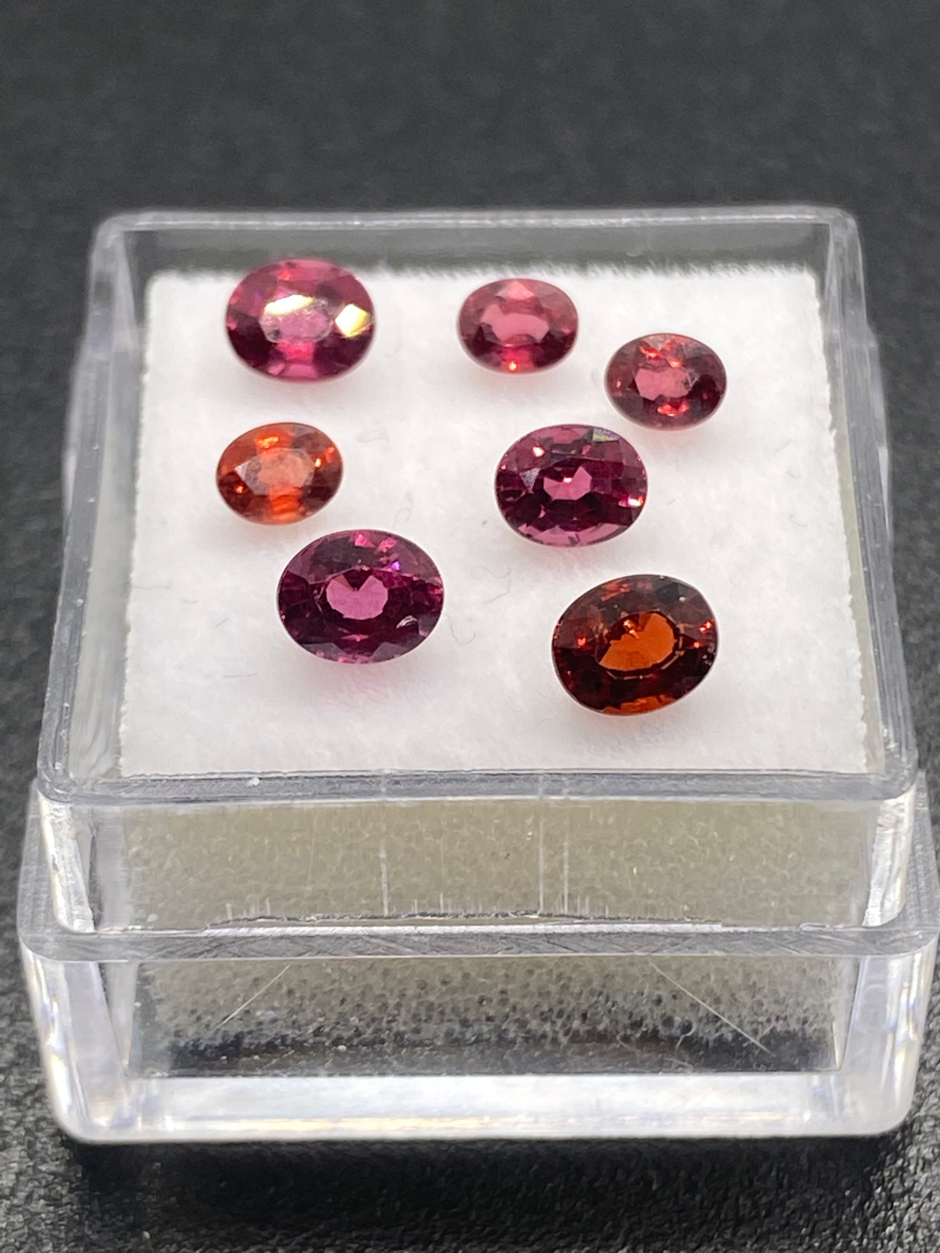 Mahenge Garnet | Oval | Seven pieces of 4 - 6 mm