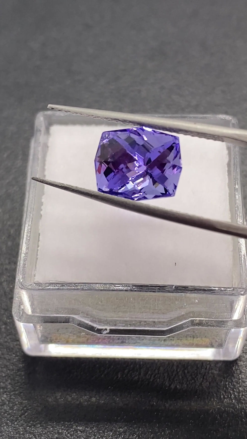 ภาพขนาดย่อ: D Block Tanzanite | Custom Rectangle | 9.4 x 7.9 mm