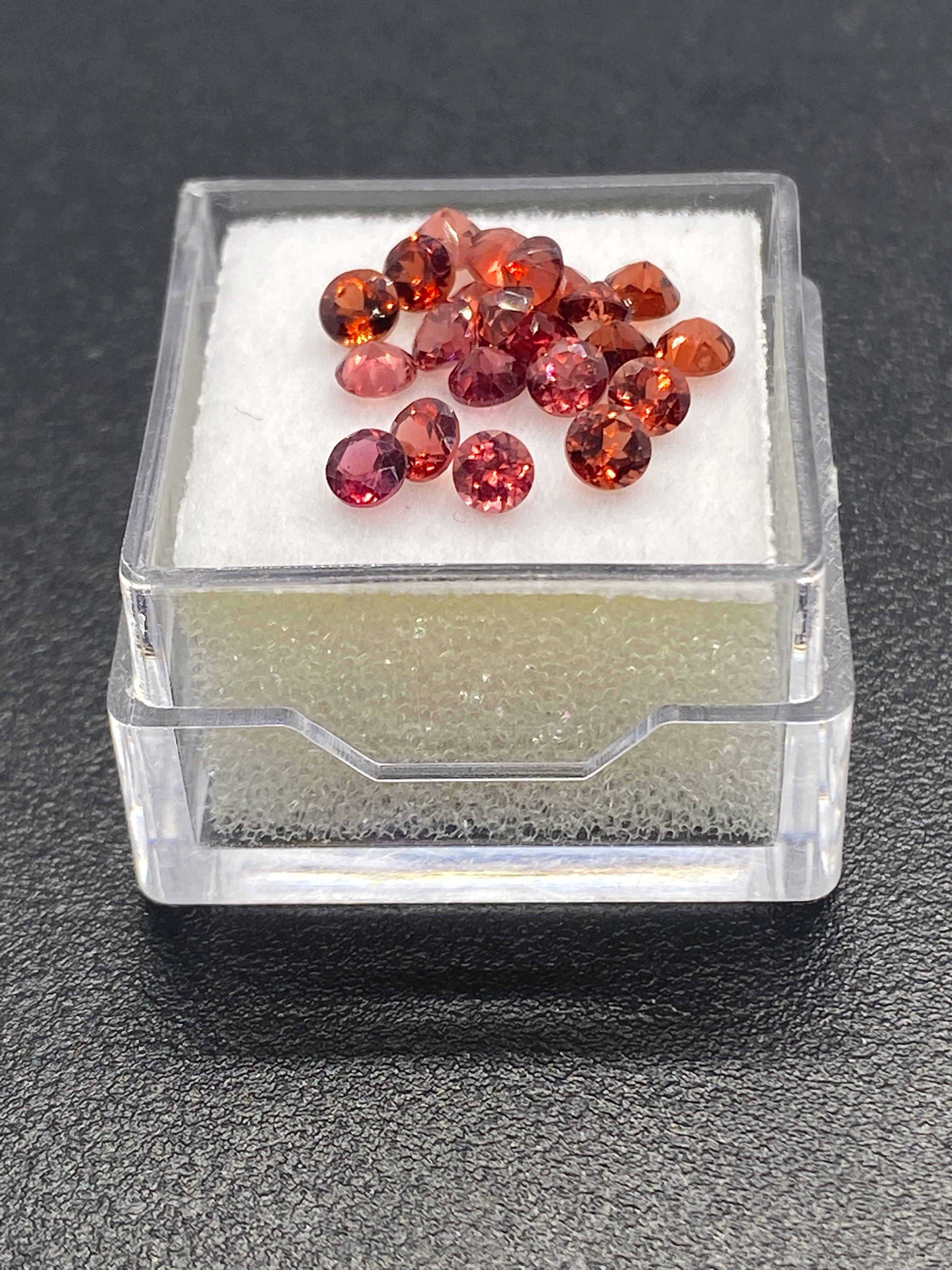 Mahenge Garnet | Round | Five pieces of 3 mm