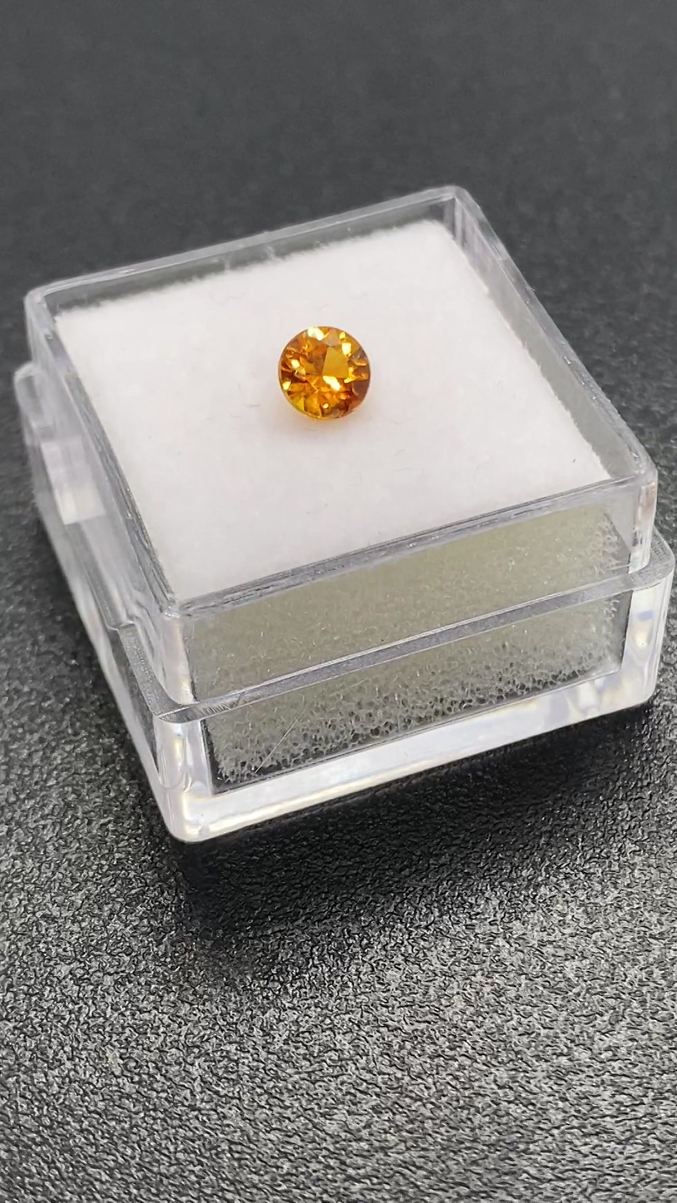 Miniature : Golden Orange Sapphire | Round | 4.7 mm