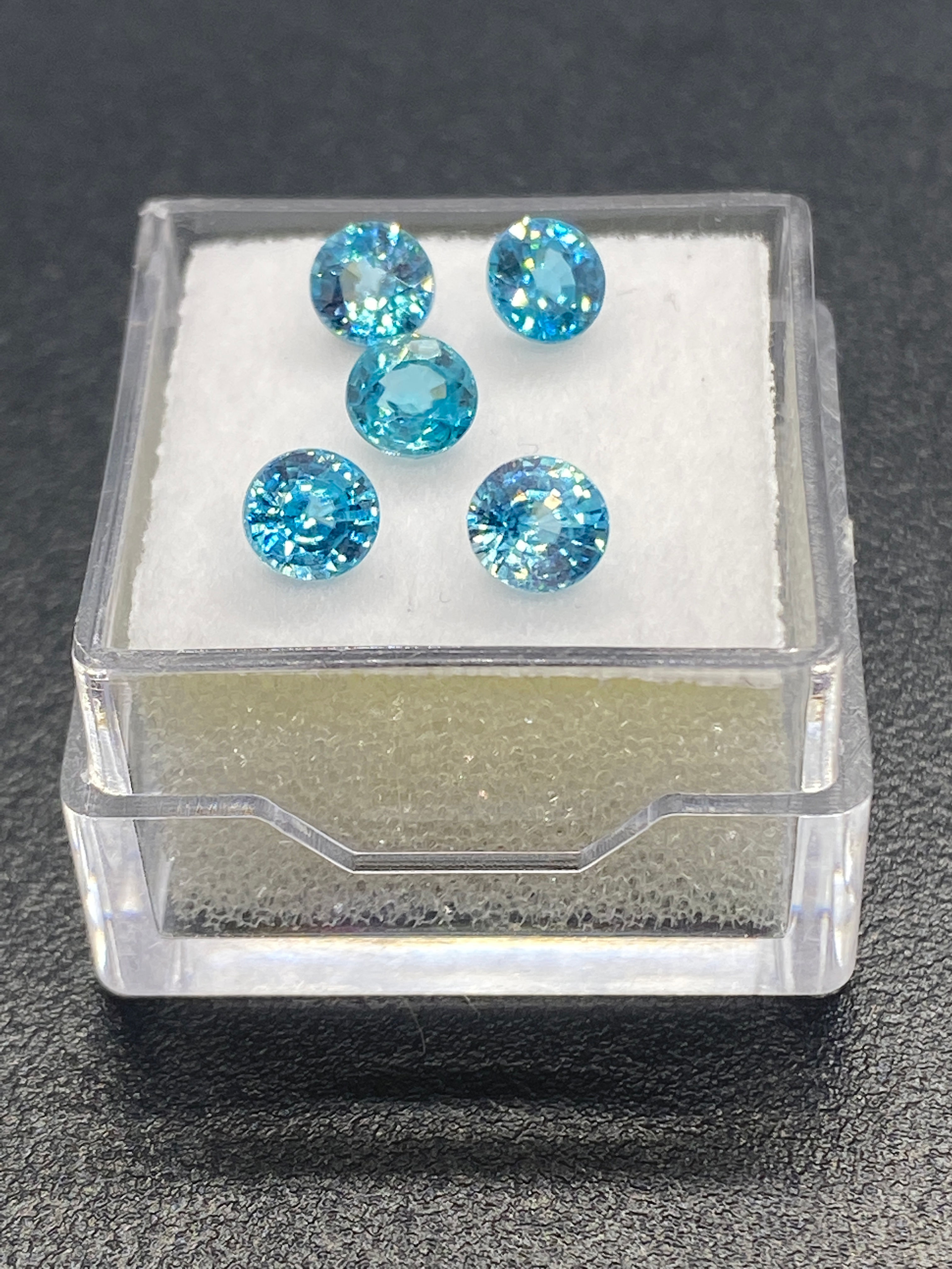Blue Zircon | Round | One piece of 4.7 mm