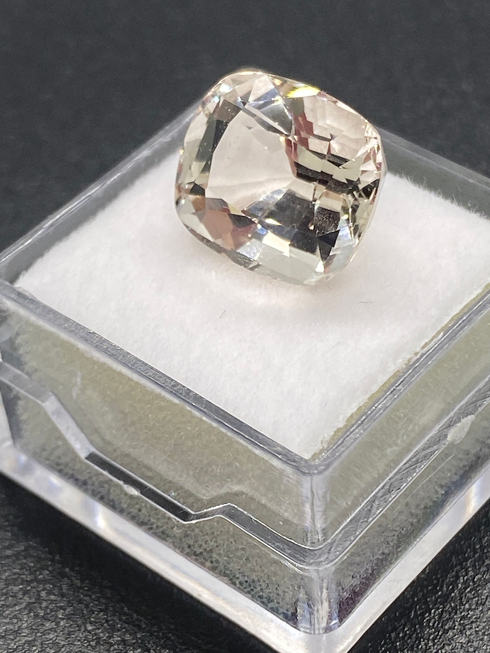 ภาพขนาดย่อ: Champagne Topaz | Cushion | 13 x 11 mm