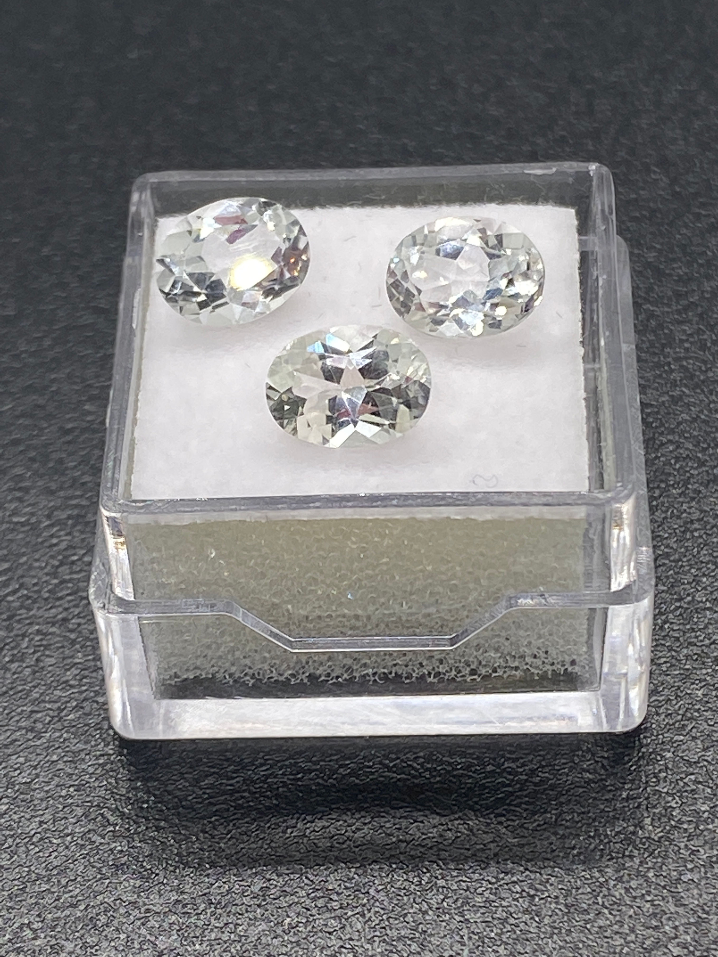 White Topaz | Oval | One piece of 8 x 6 mm