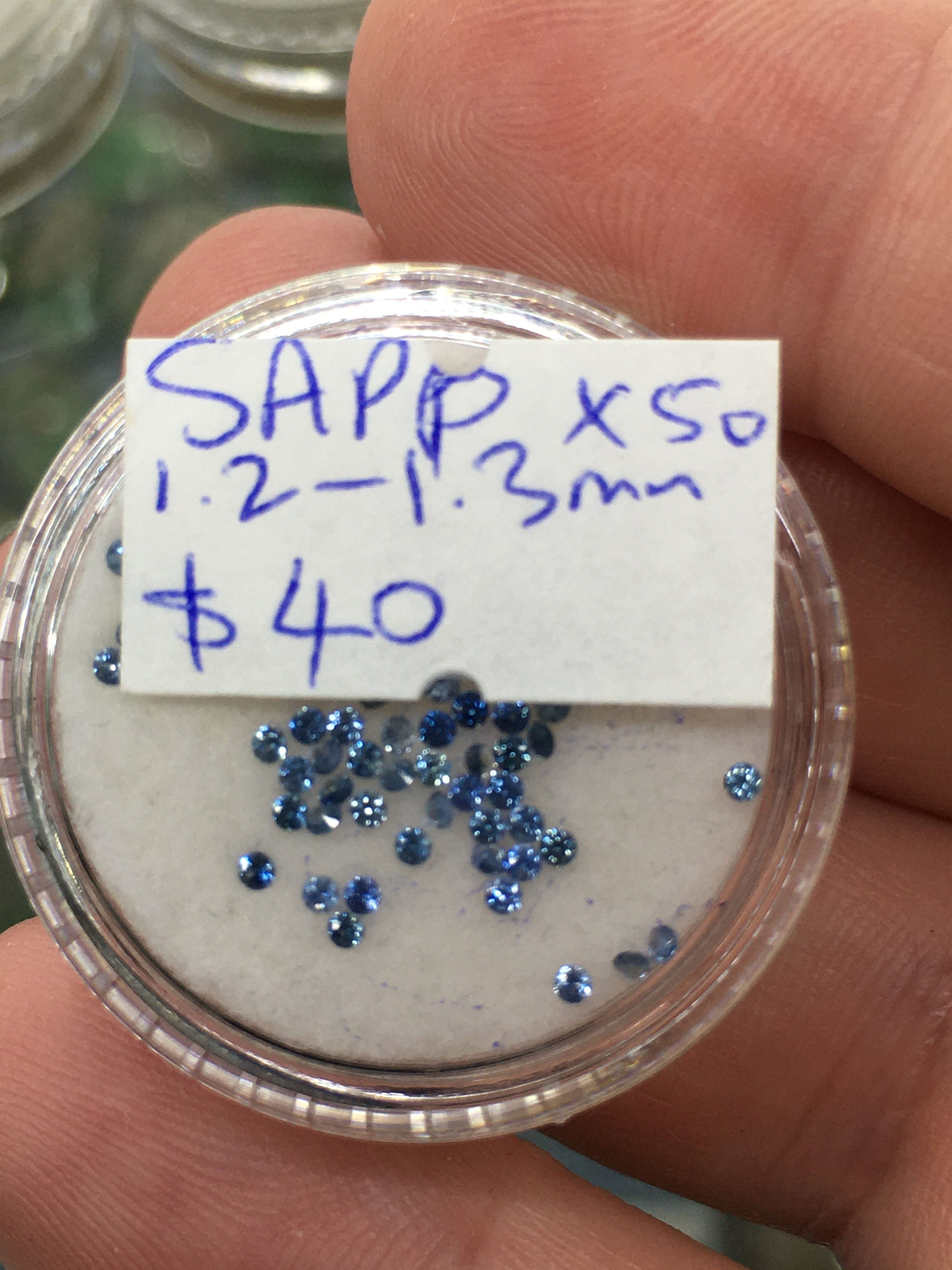 Sapphire l 1.2 to 1.3 mm l fifty pieces 
