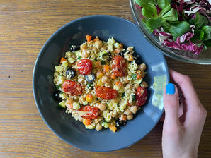 Couscous senza glutine con verdure croccanti e dressing di anacardi