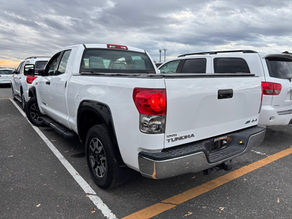 ヒッチメンバー付きレンタカー”タンドラ Ｗキャブ　5.7L”