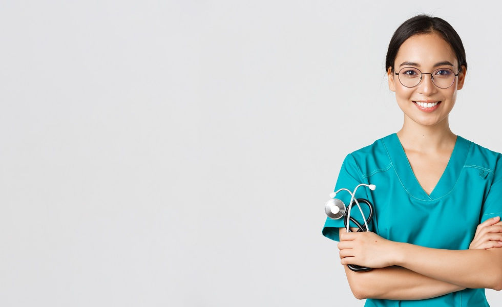 covid-19-coronavirus-disease-healthcare-workers-concept-close-up-confident-professional-fe