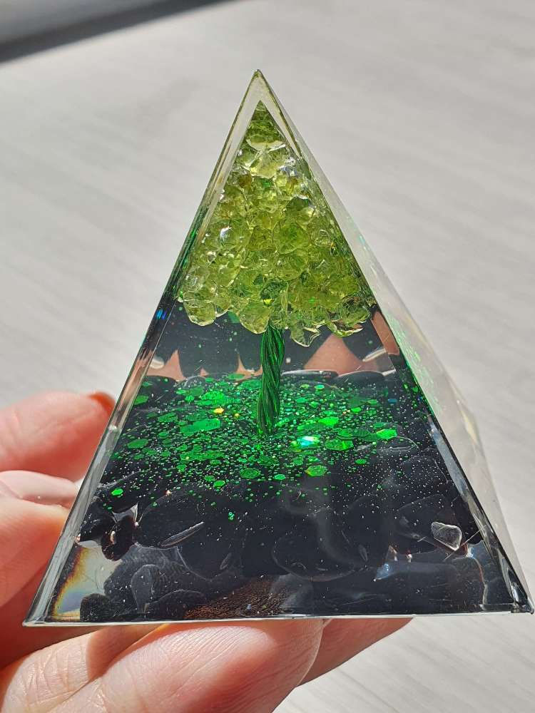 縮圖：Natural Orgonite Pyramid Peridot 