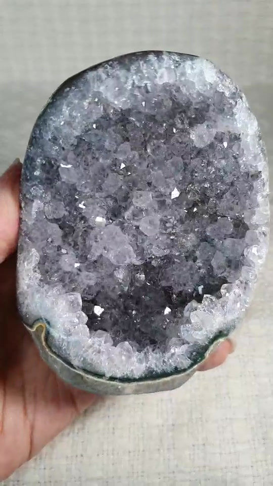 縮圖：Brazilian Amethyst Geode 476g