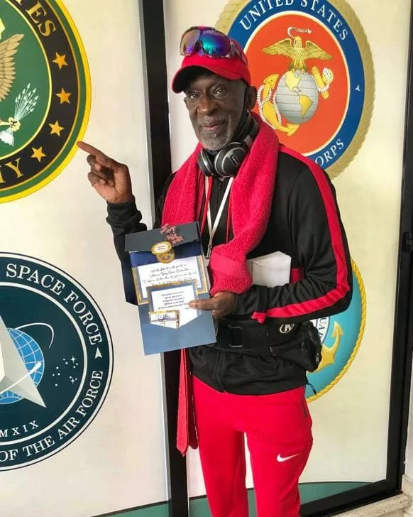 Patient-appreciating-medvets-invitation-to-the-gala
