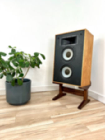 Hard wood large speaker stands. Customizable speaker stands for loud speakers. Holding klipsch speakers
