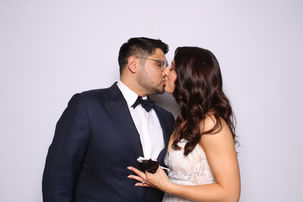 when is the best time to book a photo booth for your wedding?