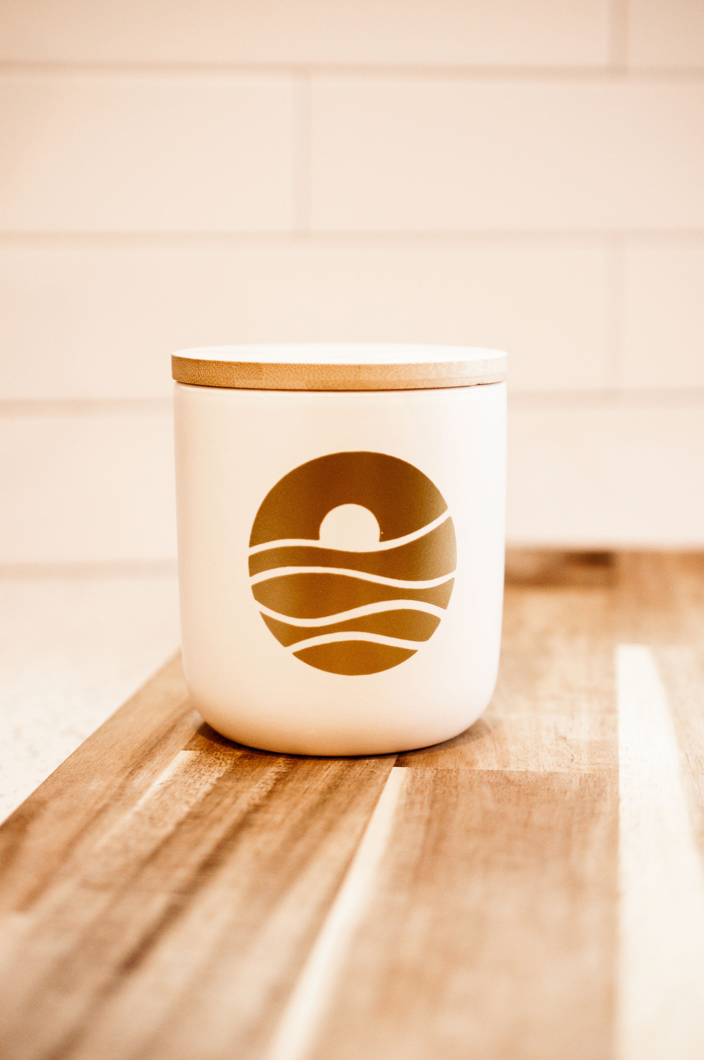 Shore: orchid, sea salt, coconut