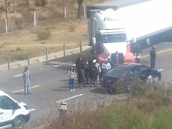 Bloquean a la altura de Nochixtlán en Oaxaca; cientos de vehículos parados