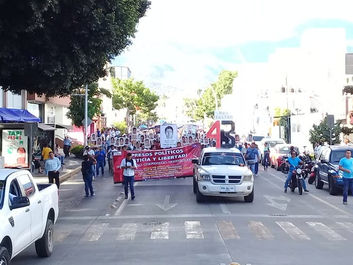 Maestros determinan levantar plantón del Zócalo capitalino
