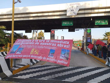 FPR bloquea la caseta de Huitzo para exigir electrificación en comunidades de Oaxaca