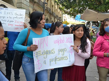Protestan maestros de la UPN en Oaxaca para pedir pago de adeudos