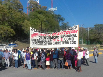 Por falta de pago de vías, comuneros de Sta. Ma. Huatulco protestan en la SCT