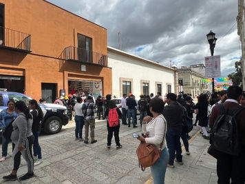 Alumnas del BECA se desvanecen en pleno Andador Turístico de Oaxaca
