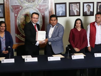 Entrega Alejandro Murat Hinojosa su paquete económico para el 2019