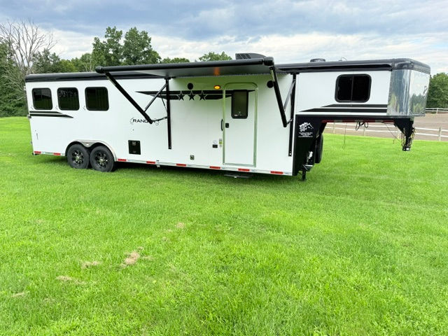 New 2027 Bison Ranger 8311 8' wide 3 horse 11' LQ: Stock #3551